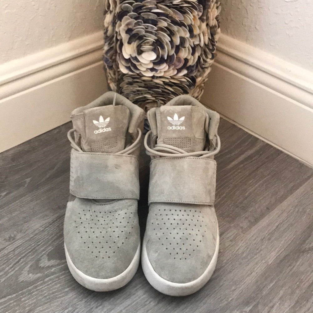 COPY - Grey mid top fashion Adidas sneakers 👟👟